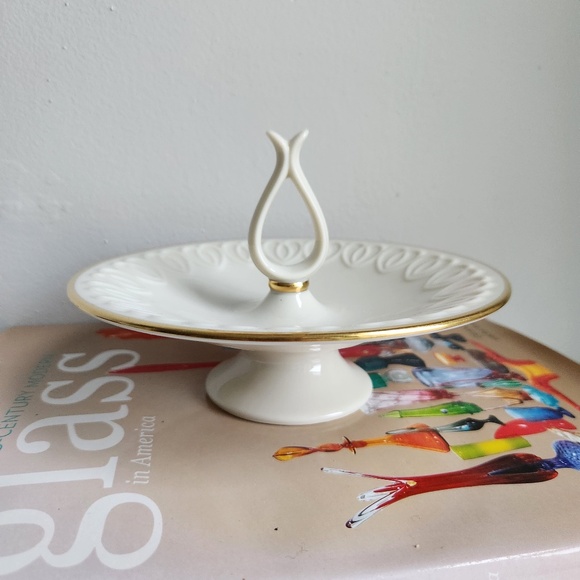 Lenox Embossed Heart Venus Collection Center Handle 7" Footed Candy Trinket Dish - Picture 1 of 9